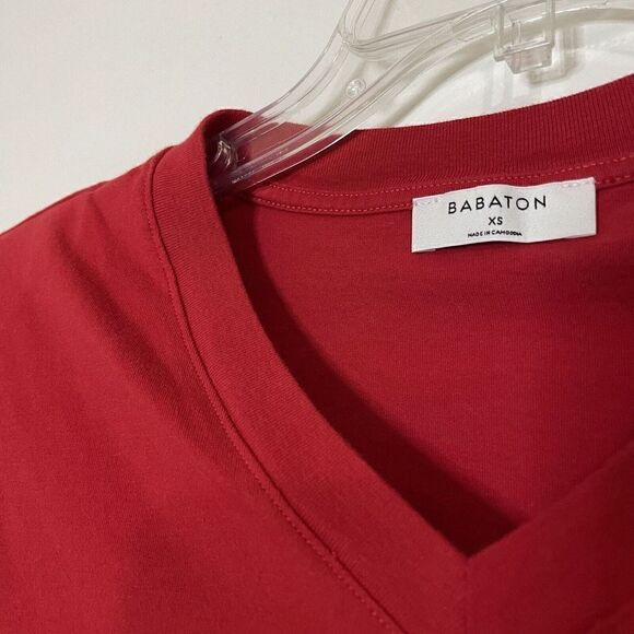 ARITZIA Babaton red vneck padded shoulder sleeveless top size XS - Picture 2 of 5